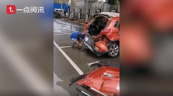 北汽新能源汽車冒煙遇水又爆炸 電動(dòng)車起火該怎么做？(圖3)