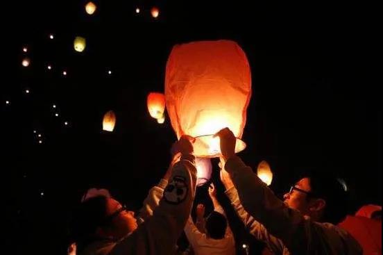 元宵放孔明燈：不要讓放飛的“夢想”，變成別人的災(zāi)難！